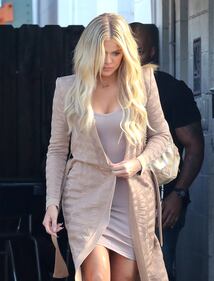 Le sorelle Kardashian a Los Angeles: chi è più sexy tra Kim e Khloe? 1