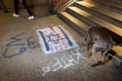 Graffiti e svastiche contro Israele: esplode l’odio antisemita a Milano 2