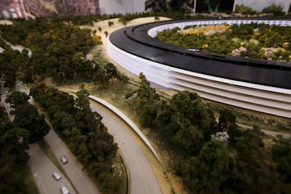 Decolla l'astronave Apple: ecco il plastico del nuovo Campus 9