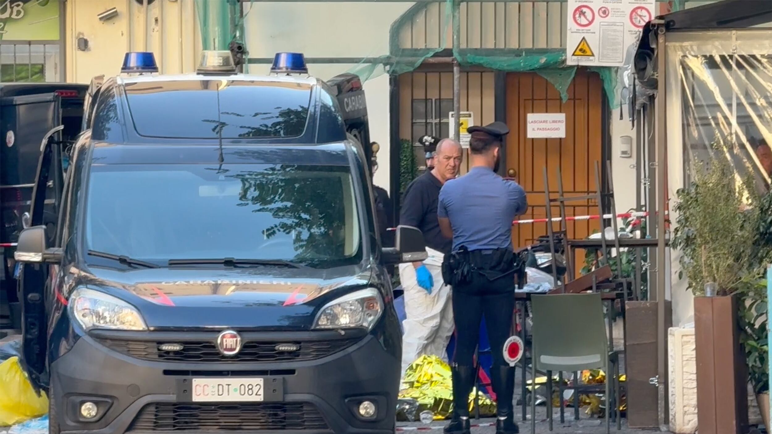 Follia in centro a Palermo, colpi di fucile in aria: ferita gravemente una donna