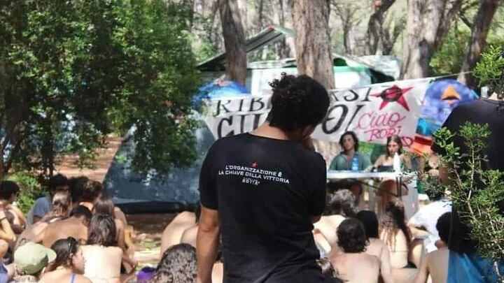Intifada vista mare: i collettivi pro Palestina vanno in vacanza (in campeggio)