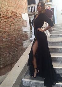 Cristina Buccino in microbikini pubblicizza il suo sito 10
