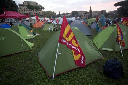 Notte in tenda a piazza San Giovanni 3