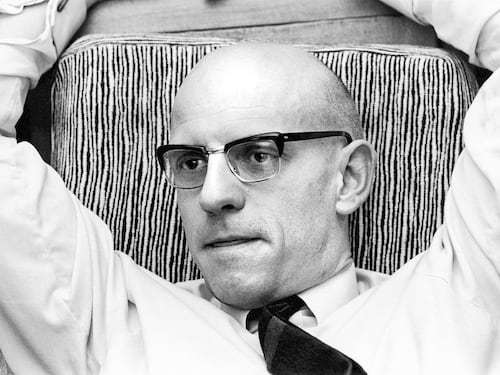 L’anarchismo illiberale di Foucault, pensatore “contro”