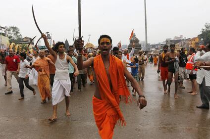 I colori della festa indiana del Kumbh Mela 14