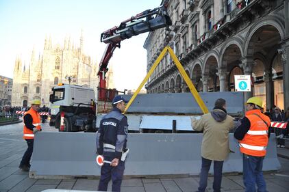 A Milano arrivano le barriere anti-tir 8