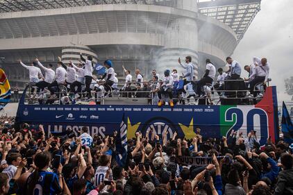 Milano si colora di nerazzurro: le immagini più bella della festa dell'Inter 10