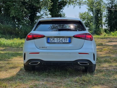 Mercedes Classe A 180d: guarda la gallery della berlina premium 11