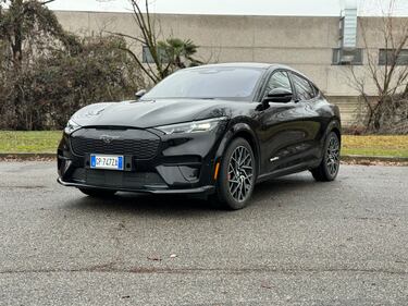 Ford Mach-E GT 2024: guarda il VIDEO in pillole del SUV sportivo elettrico 2