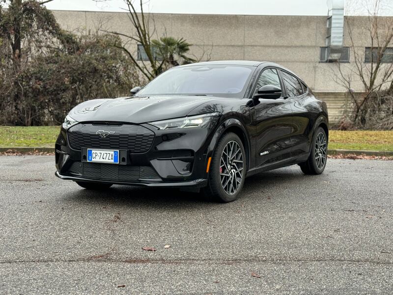 Ford Mach-E GT 2024: guarda il VIDEO in pillole del SUV sportivo elettrico 2
