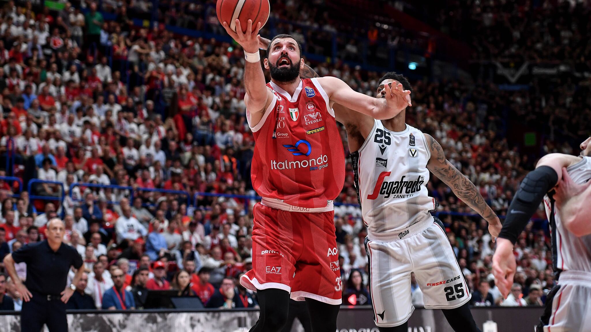 L'Olimpia Milano è campione d'Italia: sconfitta Bologna e scudetto numero 31