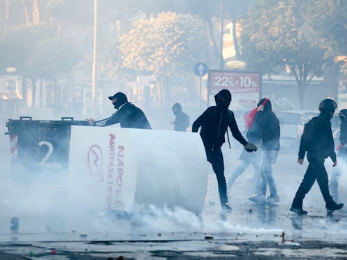 Scontri di Napoli, antagonisti condannati a sei anni per devastazione: "È una vendetta"