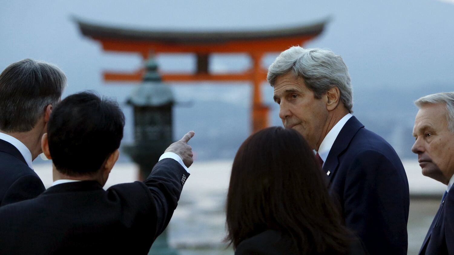 Schiaffo di Kerry a Hiroshima: "Gli Stati Uniti non chiedono scusa al Giappone"