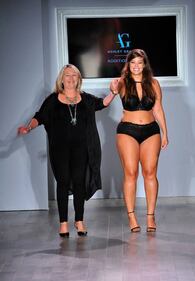 Ashley Graham topless in Messico 16