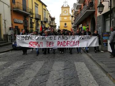Il sindaco non gli concede la sala per l'assemblea, protestano gli operai a Pomigliano 6
