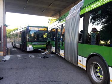 Milano, incidente tra bus Atm 3