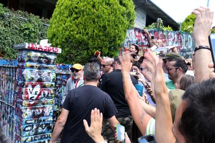 I fan di Vasco Rossi fuori la casa di Verrucchia 3