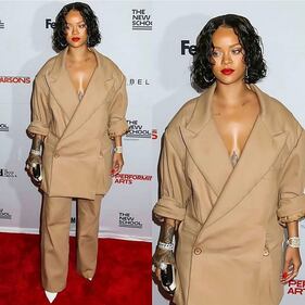 Rihanna, top trasparente su Instagram 12