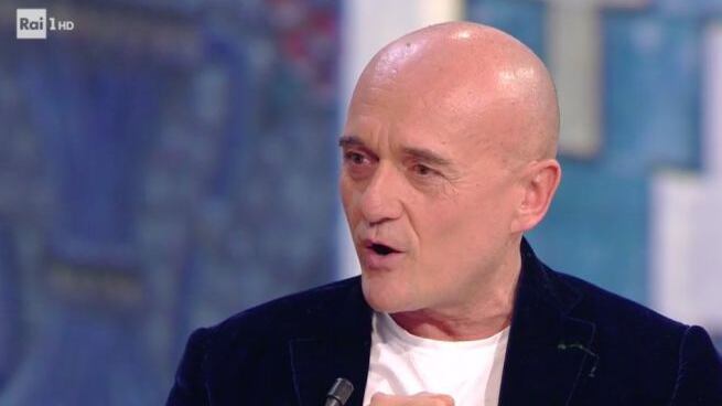 Signorini scoop: "De Filippi e Costanzo dormono in camere separate"