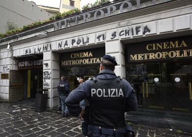 Scritte contro Salvini a Napoli 5