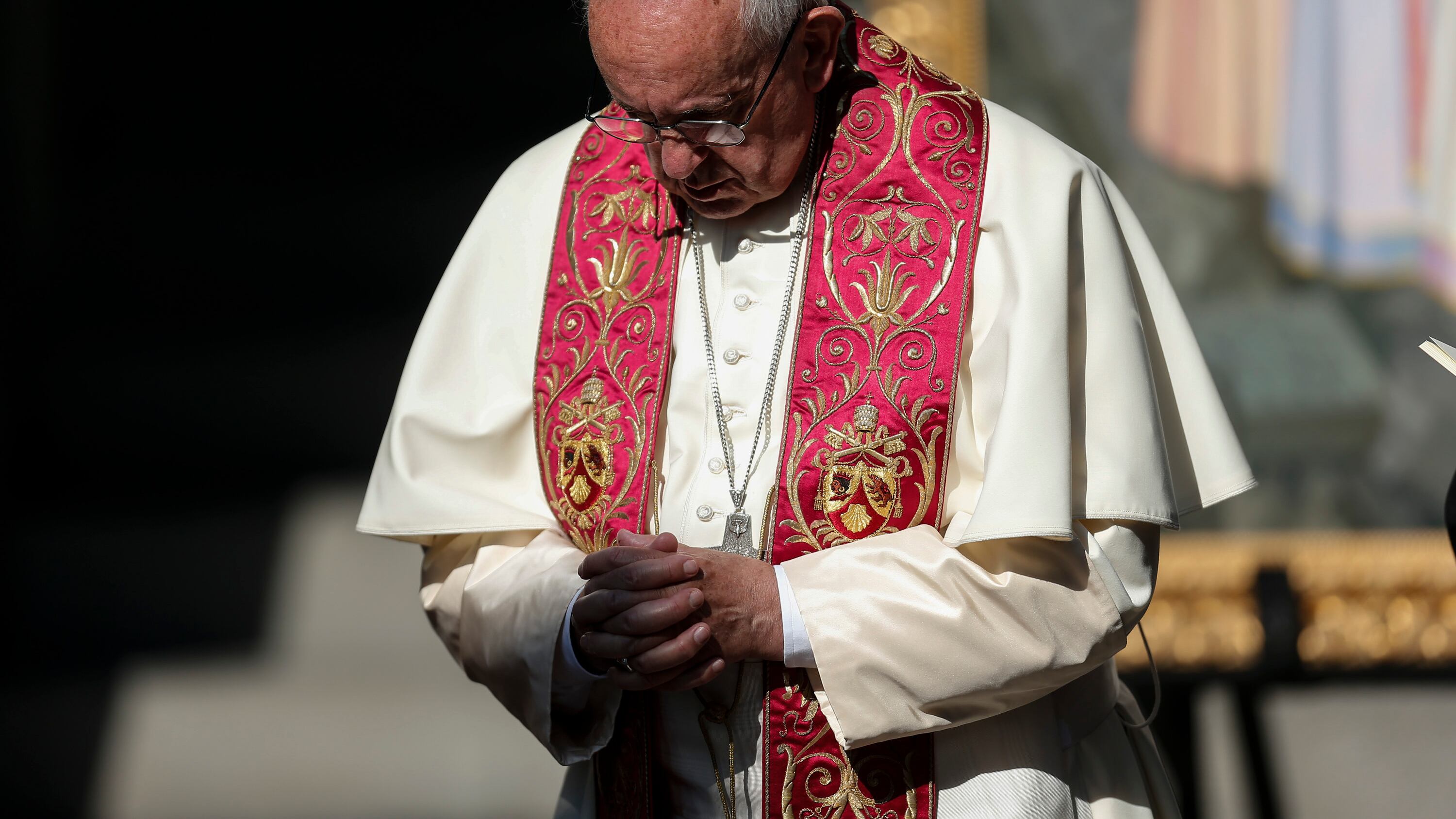 Bollettini, fake news, dimissioni: la storia già vista del Papa malato