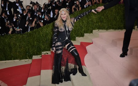 Seno e sedere di fuori: Madonna è sempre hot 8