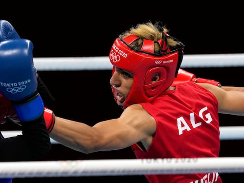 Olimpiadi, pugili trans potranno battersi contro le donne. Giovedì tocca all’azzurra Carini