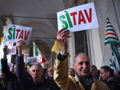 Tav, la Lega in piazza per il sì. M5S: "Così il governo non va"