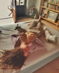 Naike Rivelli topless dal parrucchiere 22
