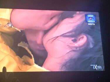 Al Grande Fratello scoppia la passione tra Francesca e Gennaro 10