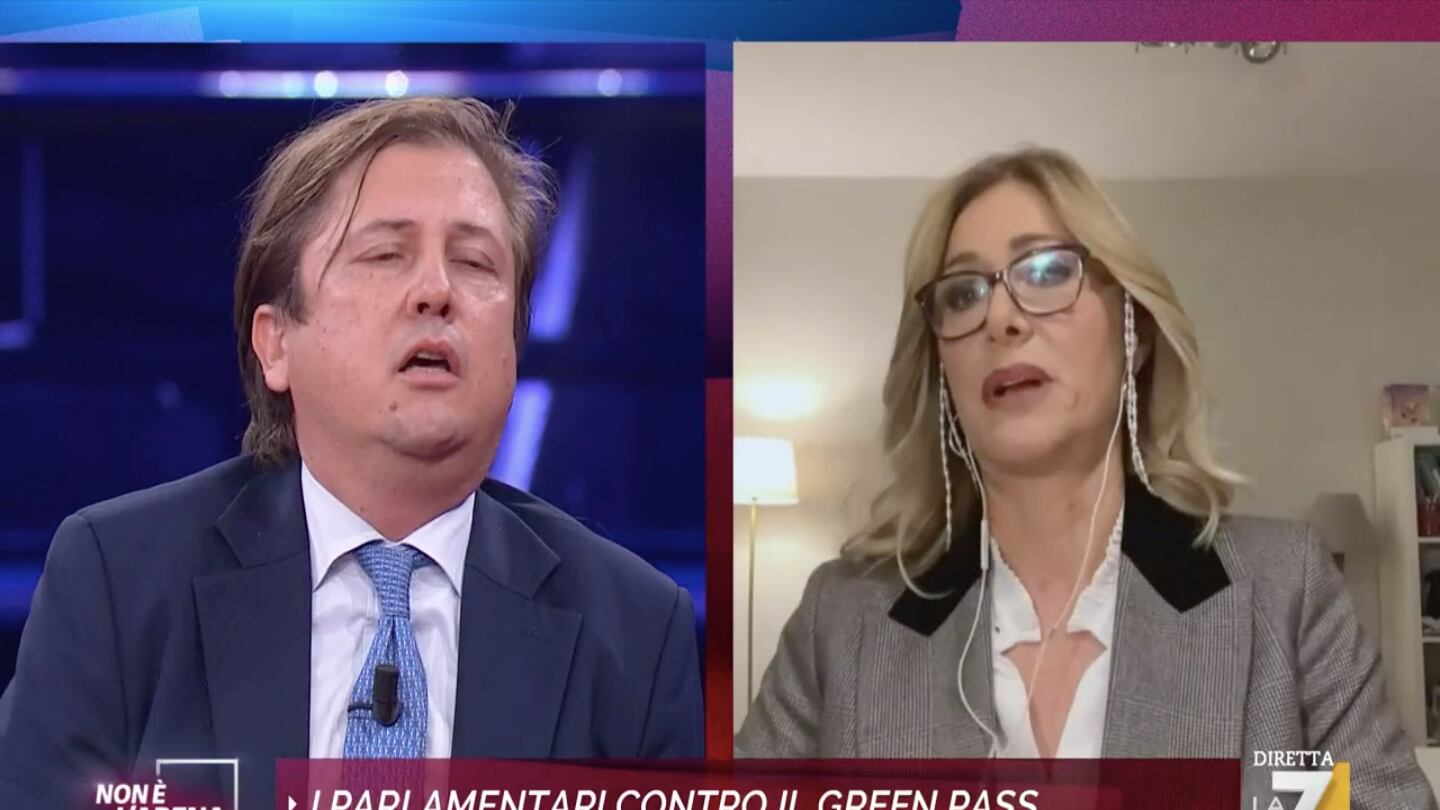 "Scemenze", "Sta delirando". E scatta la lite in tv da Giletti