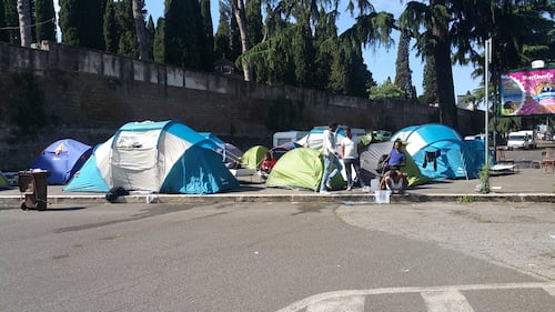 Emergenza profughi a Roma: in centinaia accampati in via Tiburtina  11