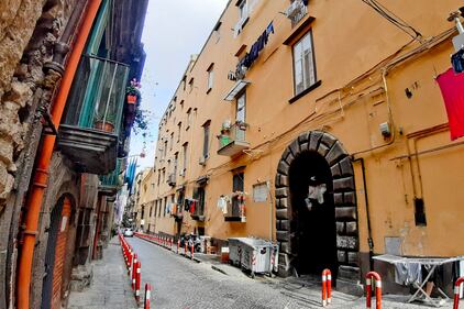 Napoli, occupano la casa di una novantenne abusivamente: ora la ristrutturano 1