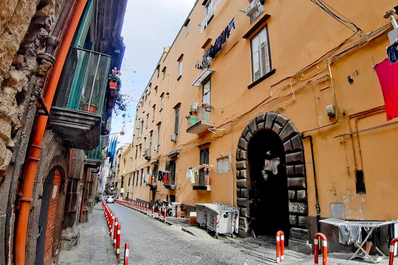 Napoli, occupano la casa di una novantenne abusivamente: ora la ristrutturano 1