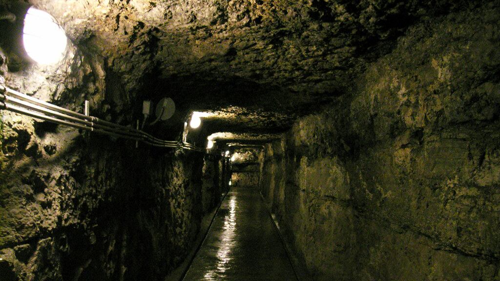 Banditi scavano un tunnel sotterraneo di 63 metri per rapinare una banca