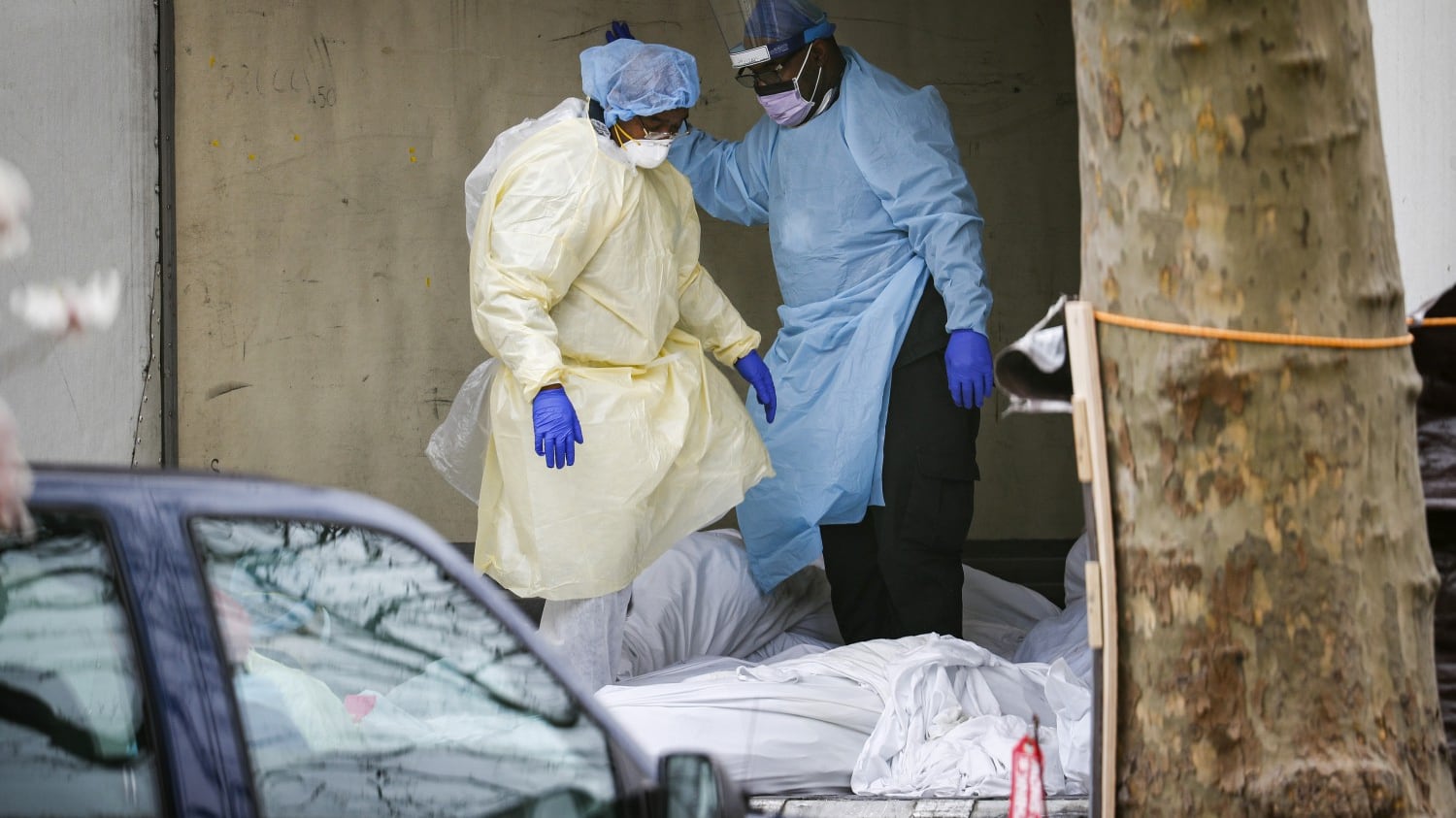 Covid-19, New York piomba nell'incubo: "Seppellire i morti nei parchi"
