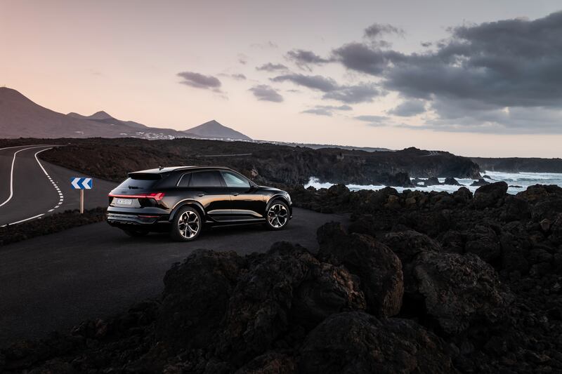 Le immagini della nuova Audi Q8 e-tron 9
