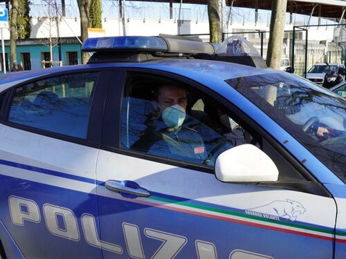 "Perchè guardate la mia ragazza?". E l'albanese accoltella due minorenni