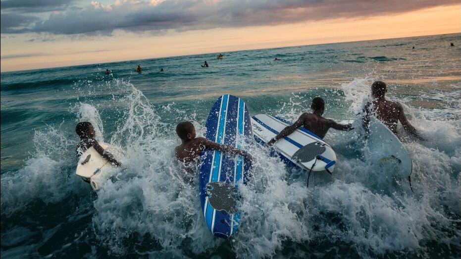 E la spiaggia della morte ora è il paradiso del surf