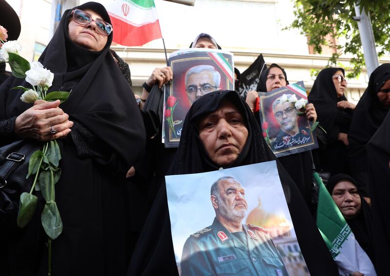 Teheran scende in piazza per i funerali dei "martiri" della guerra dei 12 giorni 13