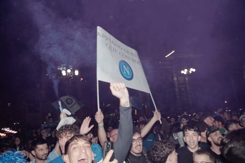 Napoli campione d'Italia: inizia la festa scudetto 1