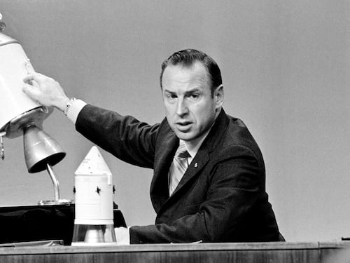 Morto a 97 anni l'astronuata James Lovell. Suo l'Sos "Houston, abbiamo un problema"