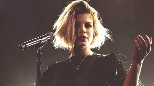 Emma Marrone sexy, rock e appassionata 29