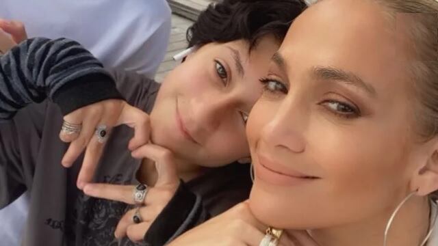 "Essi". Jennifer Lopez presenta la figlia Emme usando il pronome neutro
