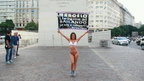 La ex di Schelotto si spoglia 4