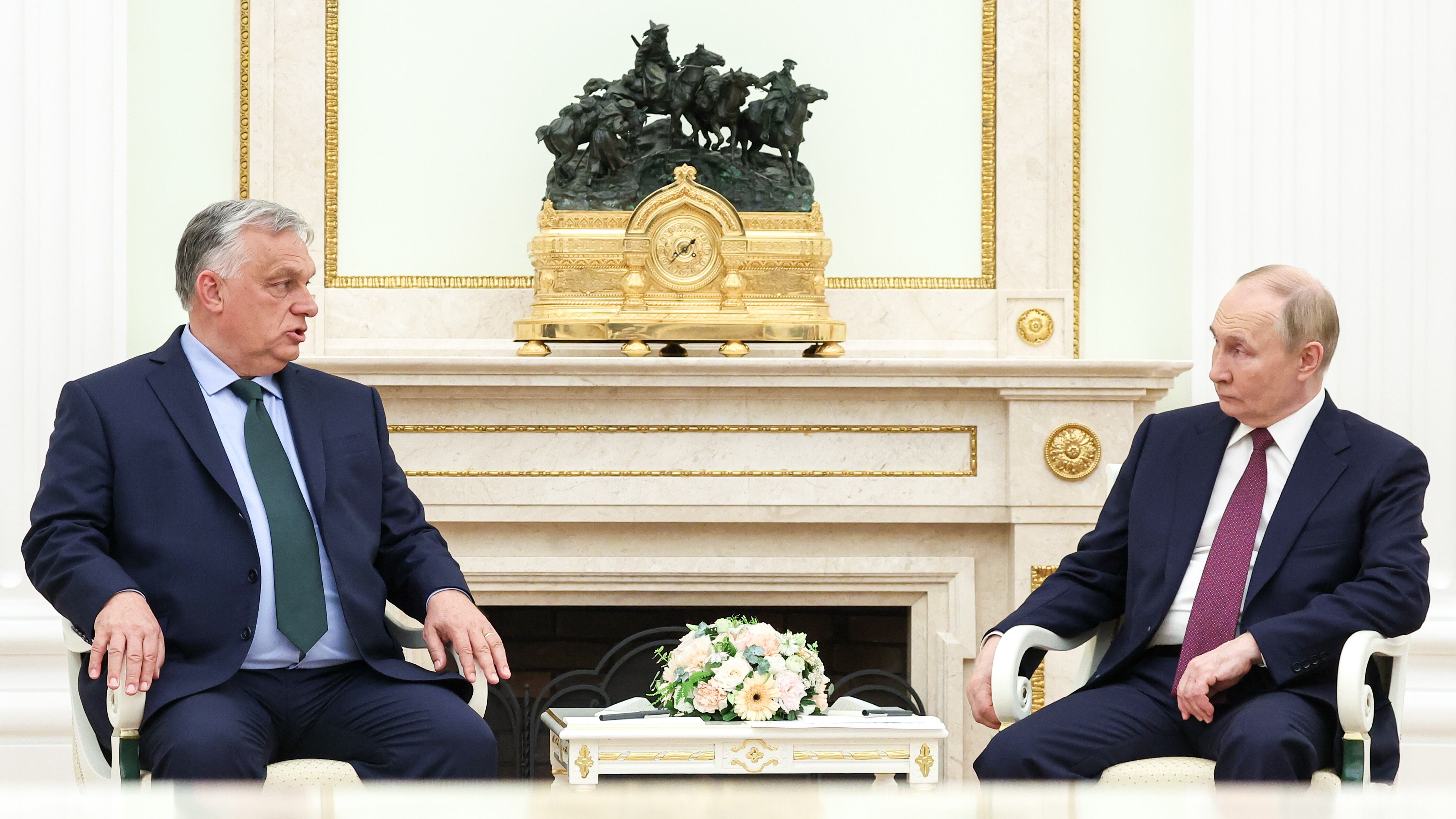 Orbán-Putin, vertice farsa. Duro scontro con Ue e Nato