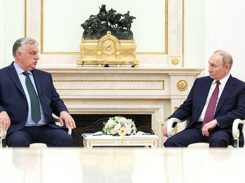 Orbán-Putin, vertice farsa. Duro scontro con Ue e Nato