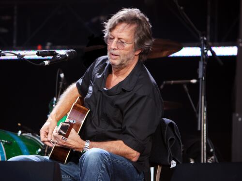 L'urlo di Eric Clapton: "Non potrò più suonare la chitarra"