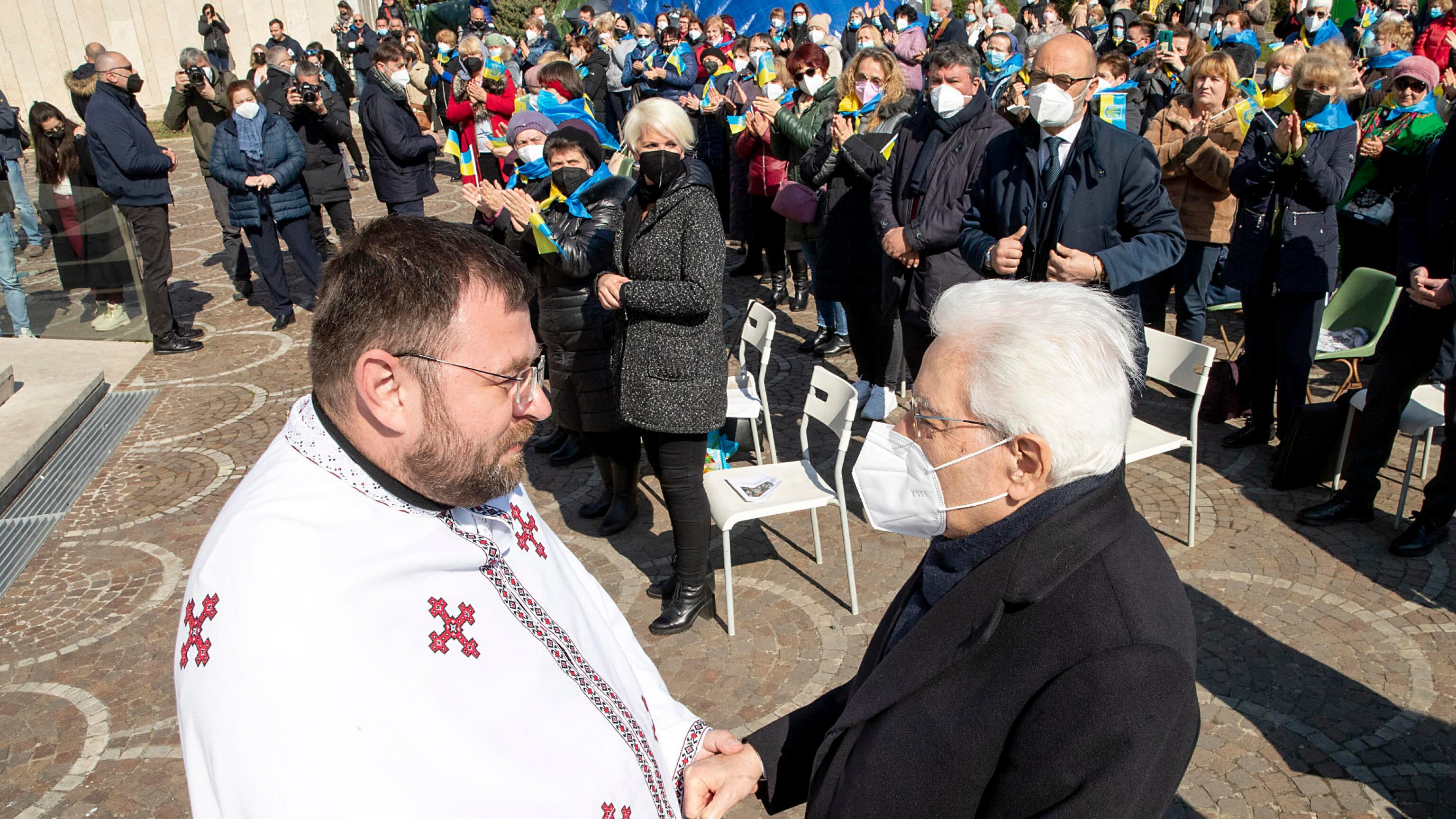 Mattarella si schiera: fermare questa deriva comporta un prezzo
