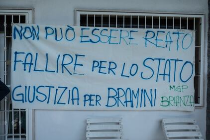 La resistenza dell'imprenditore Bramini sotto sfratto 4